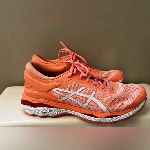 EUC ASICS Gel Kayano 24 in Seashell Pink - Picture 3 of 7